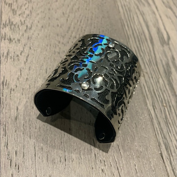 Costume cuff bracelet - Picture 2 of 2